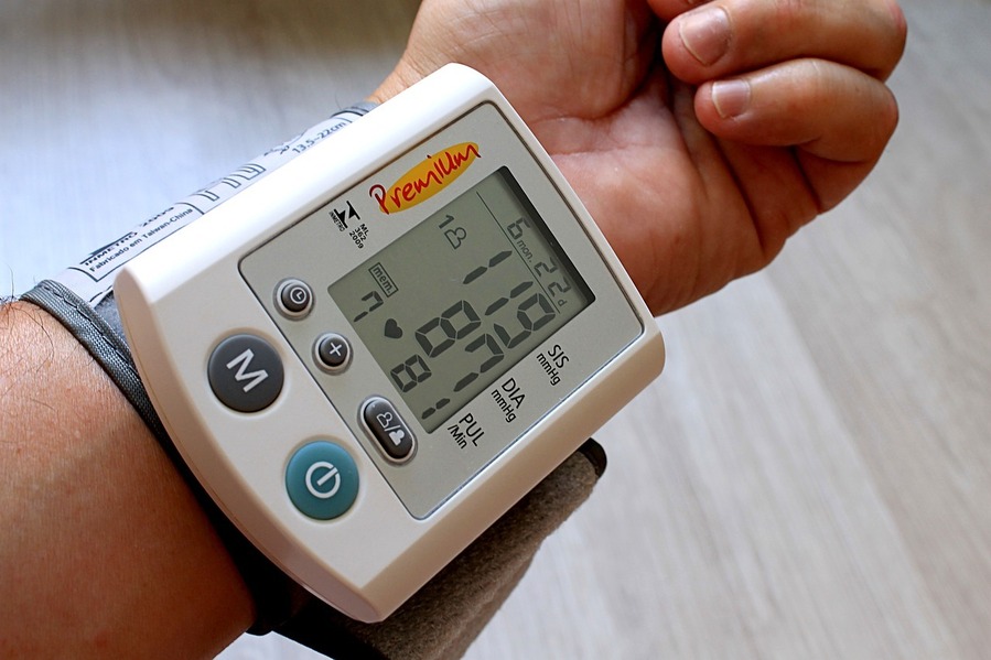 Hur gör du en blodtrycksmätning och vad behöver du tänka på?
